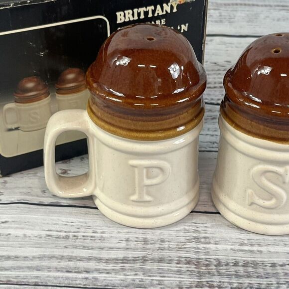 Vintage Brittany Stoneware 5" Salt N Pepper Shakers w/ Handles 1982 - Picture 2 of 9